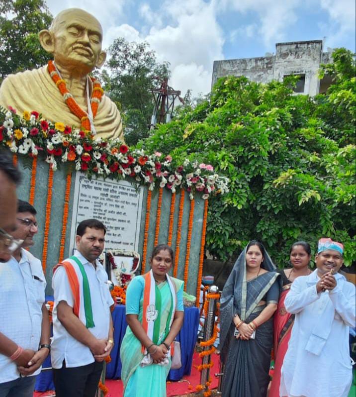 मौन सत्याग्रह में शामिल हुई विधायक उत्तरी जांगड़े एवं कांग्रेस वरिष्ठ जन