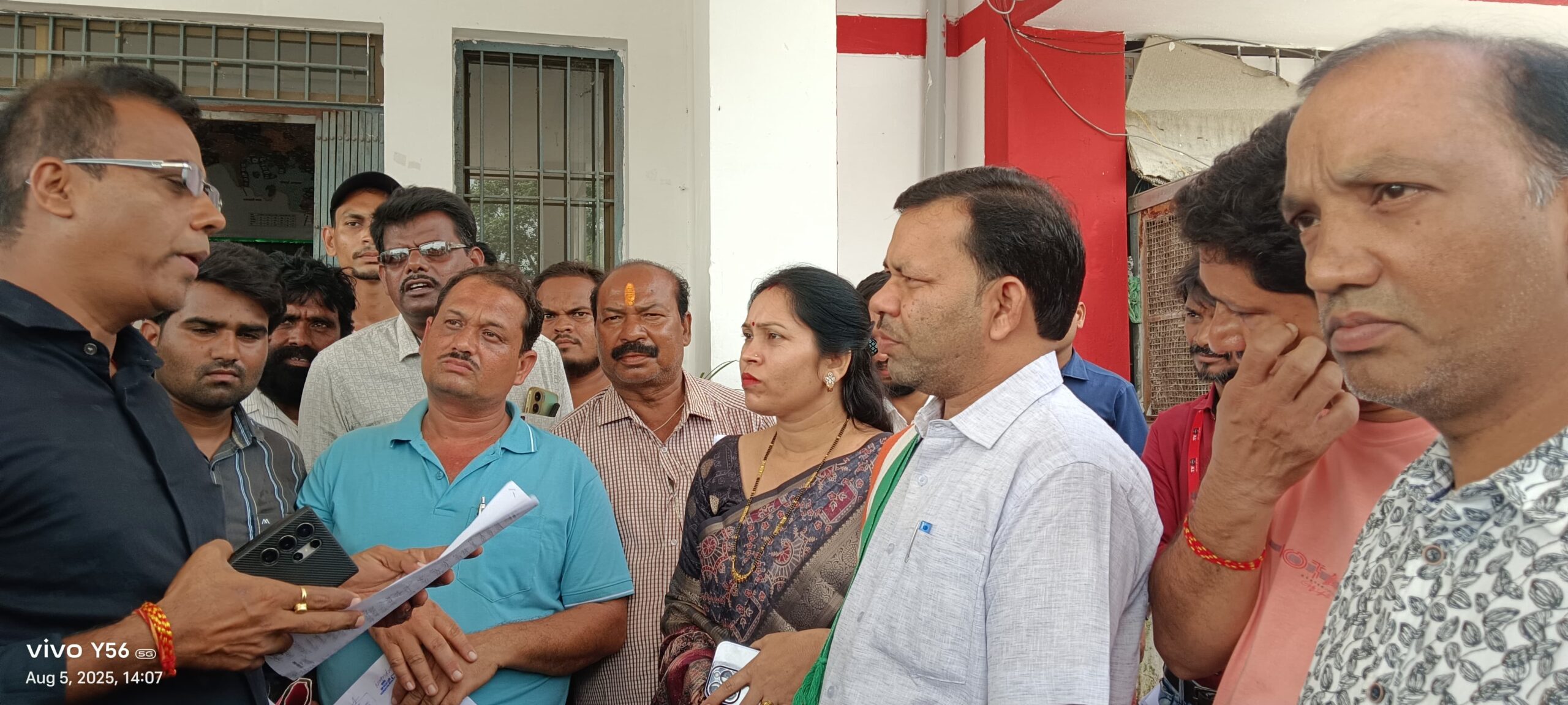 चुना पत्थर ब्लॉक खोलने के विरोध में सैकड़ो किसानों के साथ कलेक्टर के पास ज्ञापन देने पहुँची विधायक उत्तरी जांगड़े – Samachar Meri Pehchan