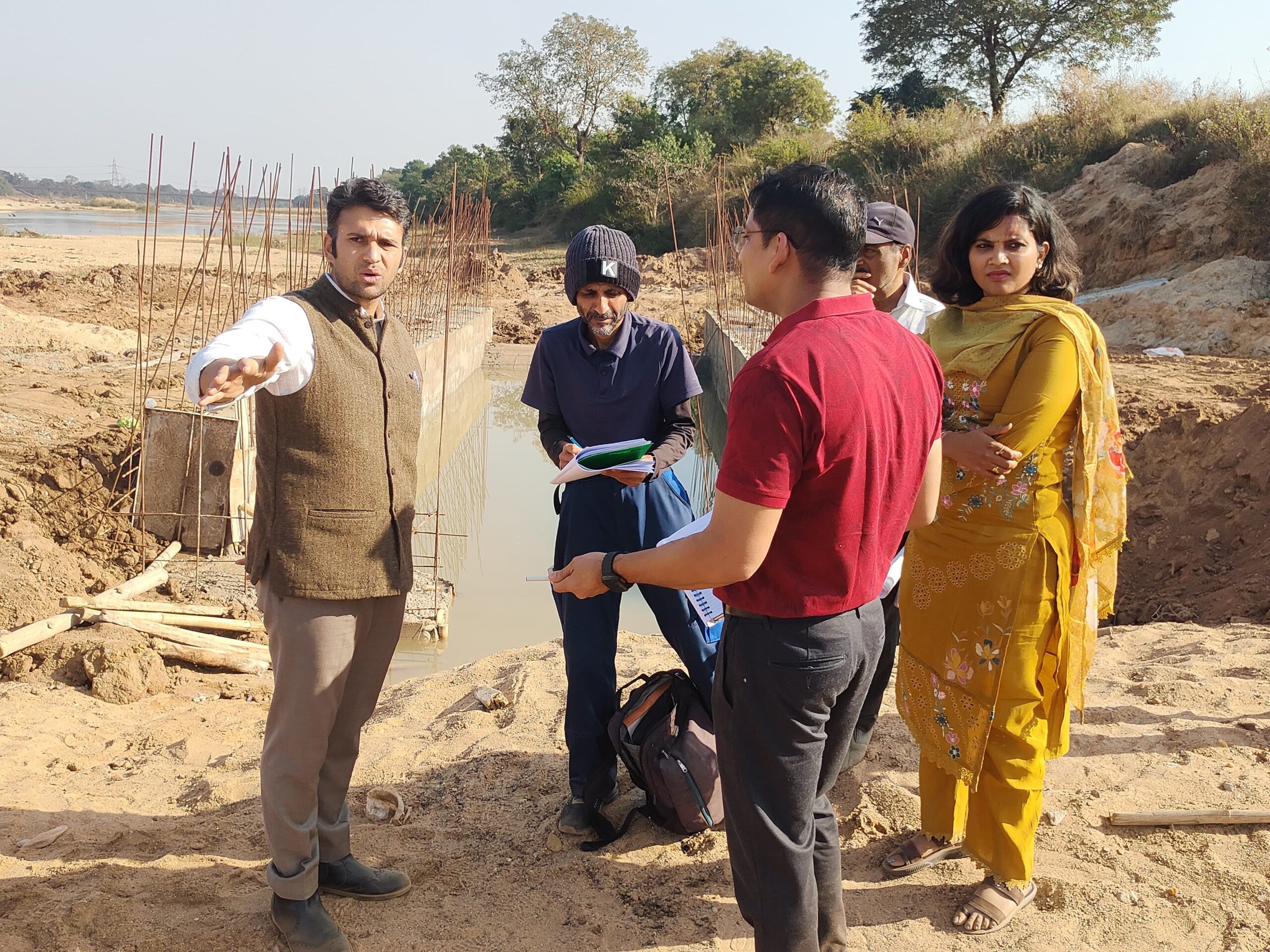 माण्ड नदी के चपले एनीकट में हाईड्रो पंपिंग सिंचाई परियोजना का कलेक्टर ने किया निरीक्षण- Samachar Meri Pehchan
