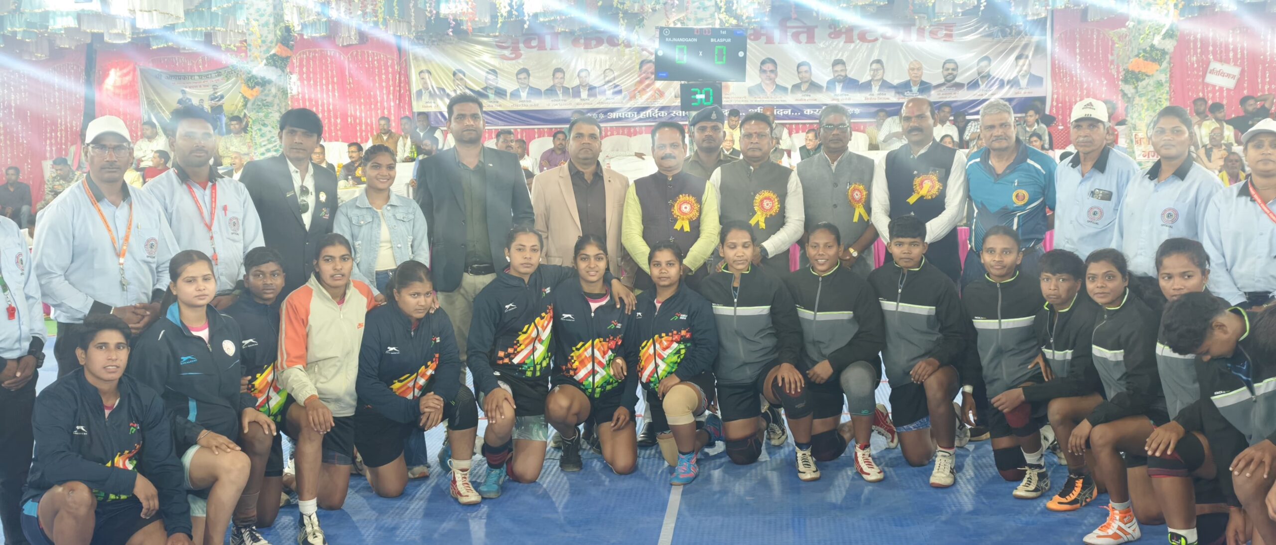 नगर पंचायत भटगांव में अंतर्राज्यस्तरीय कबड्डी प्रतियोगिता में मुख्य अतिथि के रूप में शामिल हुए जिला पंचायत अध्यक्ष संजय भूषण पांडे – Samachar Meri Pehchan